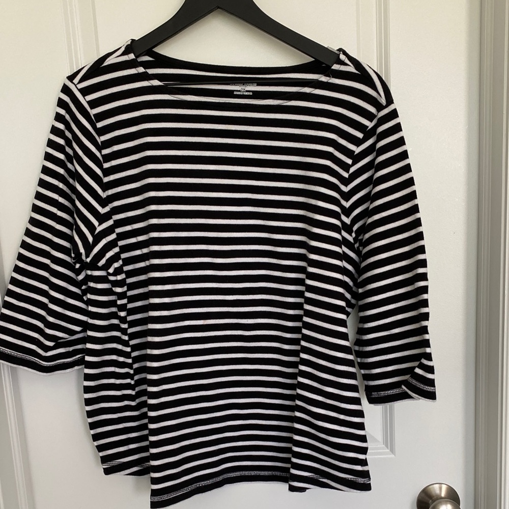 ❤️ Black & White Striped 3/4 length sleeves 2x